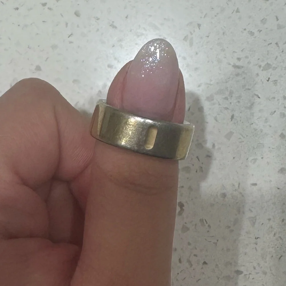 Oura Ring 4 — Gold exterior size 7
